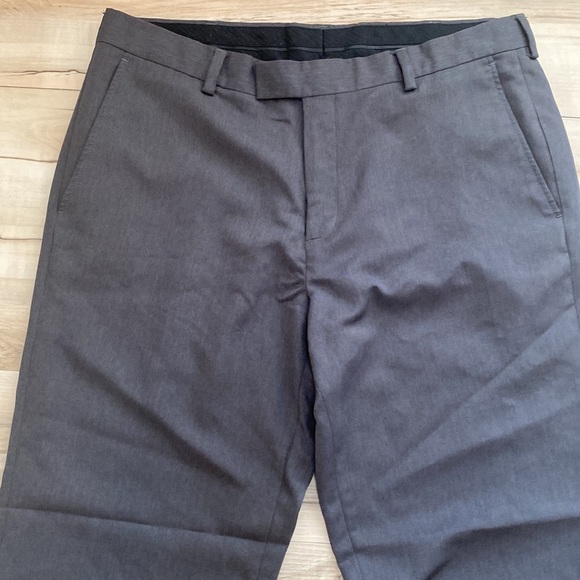 Kenneth Cole Reaction Men’s Grey Dress Pants. Size W36 and L30. Great condition. - Picture 2 of 10